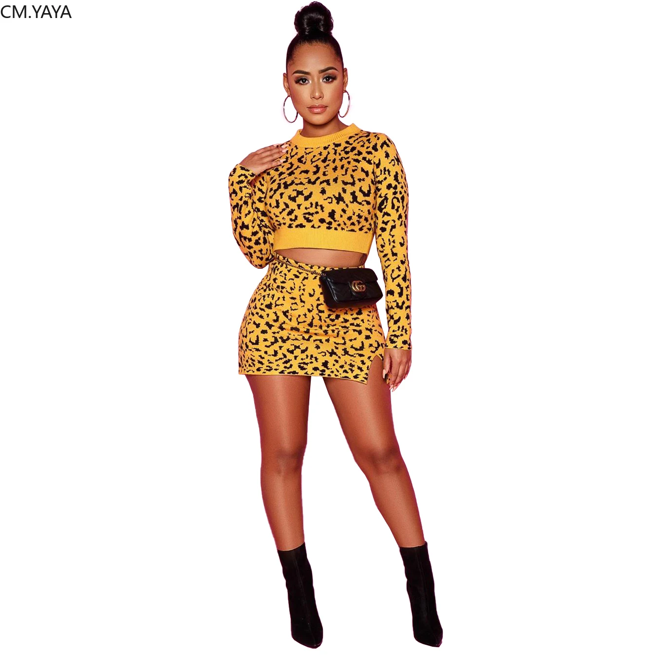 Женский трикотажный спортивный костюм комплект из двух предметов короткий