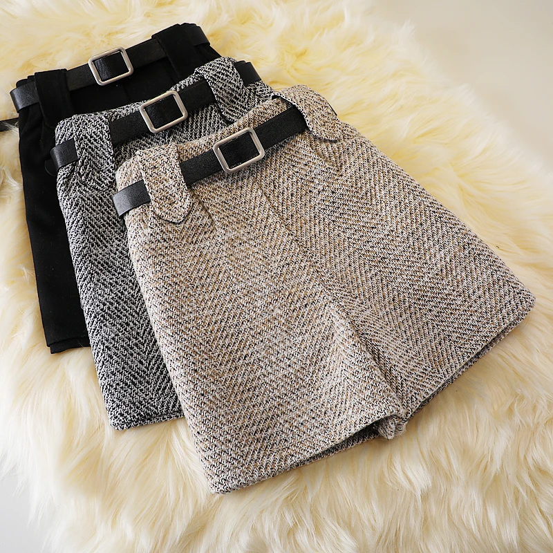 Фото Шерстяные шорты осень и зима новые модные широкие брюки с высокой талией сапоги |