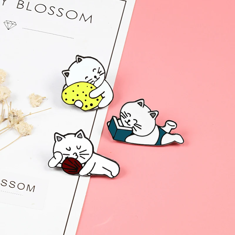 С рисунком кота из мультфильма коллекция Брошь вентилятор для чтения ленивый