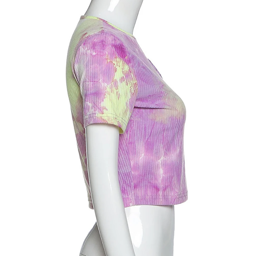 Женский укороченный топ фиолетового цвета с аппликацией в виде бабочки и