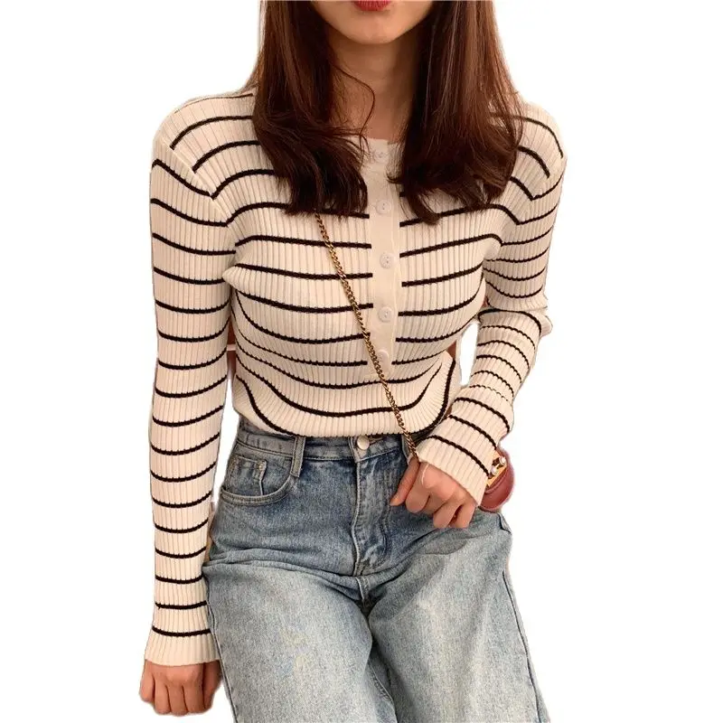 

Abrini женские элегантные полосатые трикотажные футболки на пуговицах с длинным рукавом облегающая футболка свитер 2021 осень зима облегающий ...