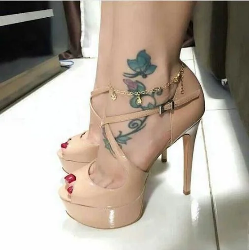 Туфли лодочки на высокой платформе из лакированной кожи телесного цвета женские