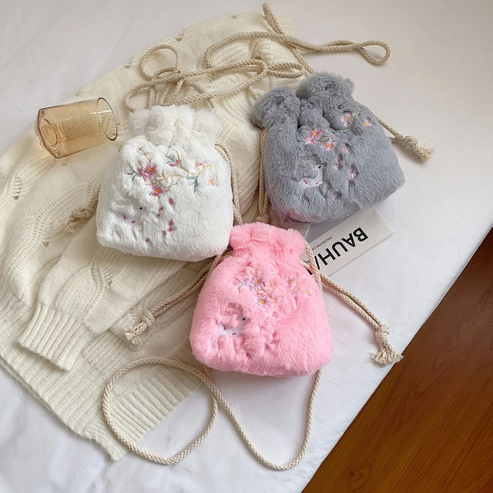 

Винтажные сумки на плечо, женские зимние плюшевые сумки-мессенджеры на шнурке с принтом оленя, темпераментная Повседневная сумка-мешок