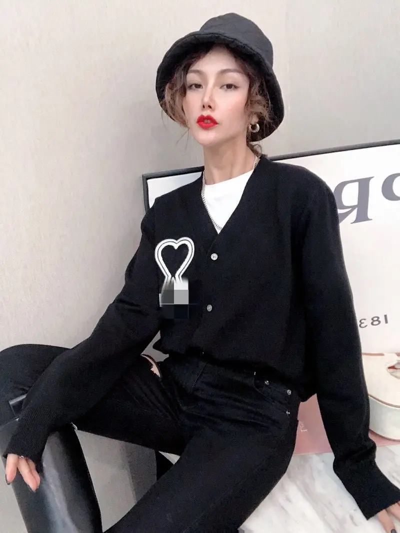 

2021 new AMI Alexandre matiussi hearts a Autumn Winter Women Cardigan Warm Knitted Sweater Jacket Pocket Embroidery Fashion