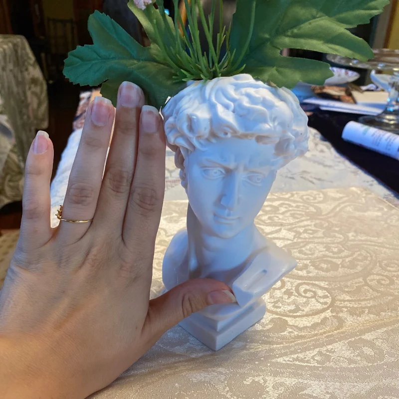 Small Vase David Sculpture Resin Pen Holder Desk Organizer Makeup Brush Organizer Flower Pot Vase Resin Art Craft Decor