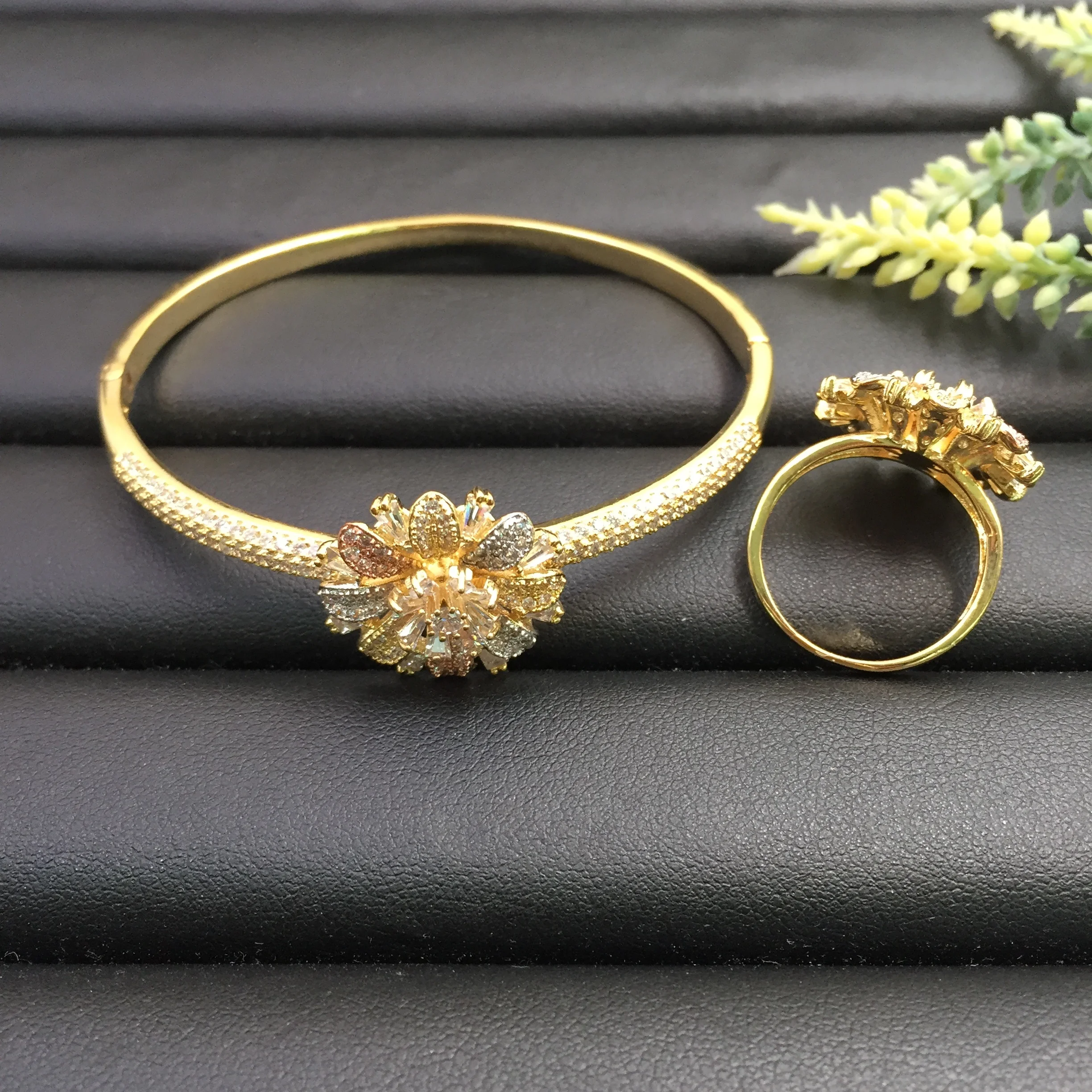 

Lanyika Fashion Jewelry Romantic Graceful Abstract Snowflake Plated Party Romantic Bangle With Ring Banquet Daily Best Gift