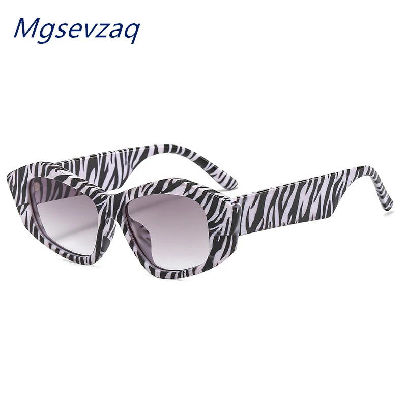 

New Seay Cat Eye Designer Small Sunglasses For Women Luxury Brand Vintage Sun Glasses Elegant Classic One Peice Black Shade
