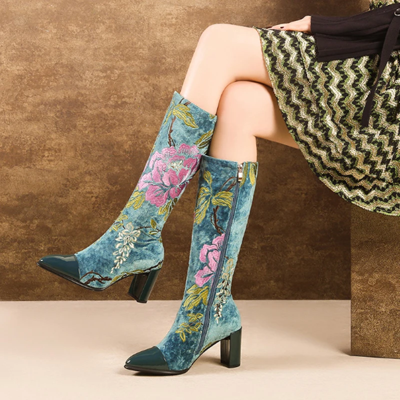 

С цветочным рисунком; Длинные теплые женские сапоги на плоской подошве из натуральной кожи на молнии с острым носком, с принтом, женская обу...