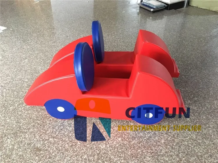 Детский красный автомобиль мягкие игрушки для детей дошкольного возраста