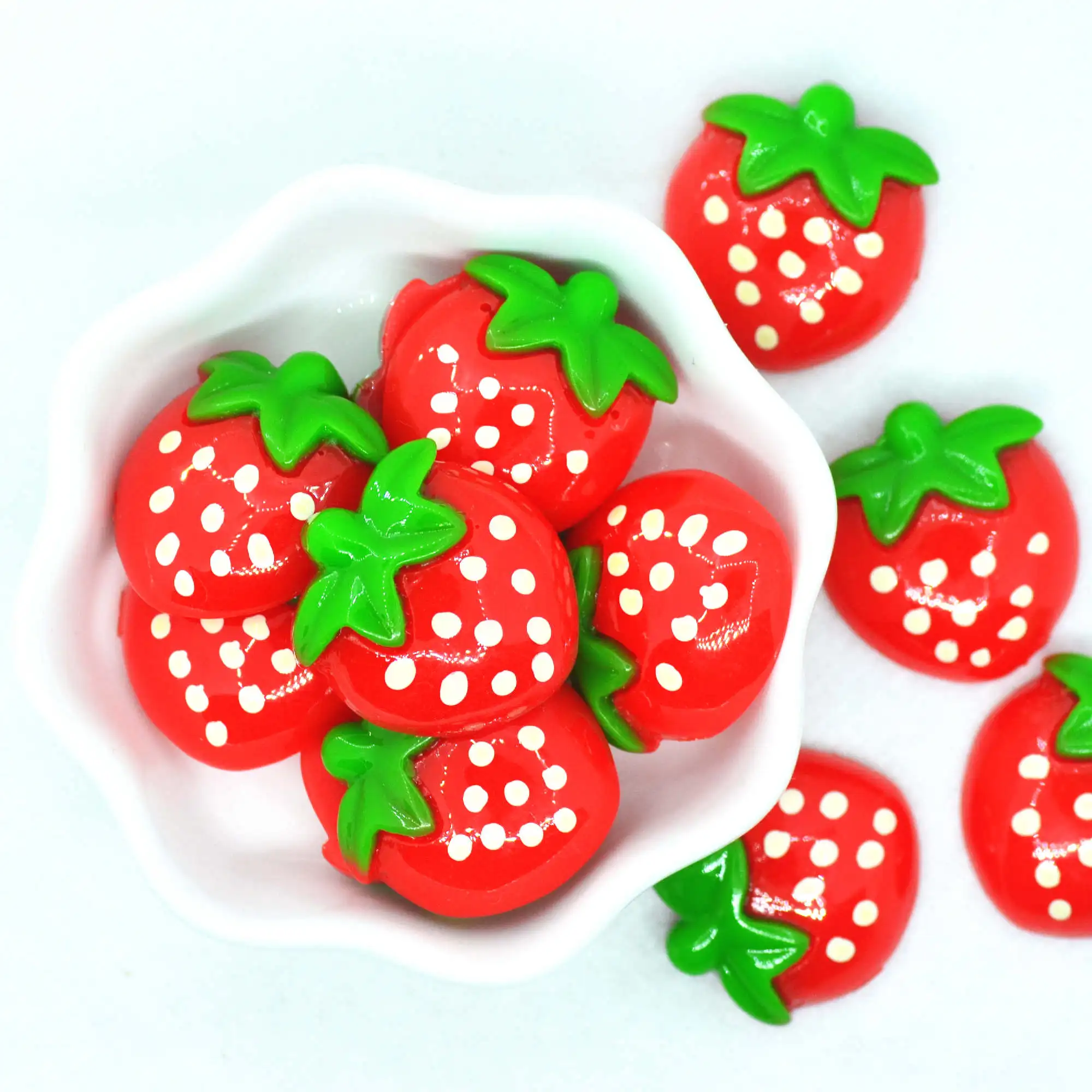 10 штук искусственный бриллиант из смолы) с плоским дном Клубника миниатюры