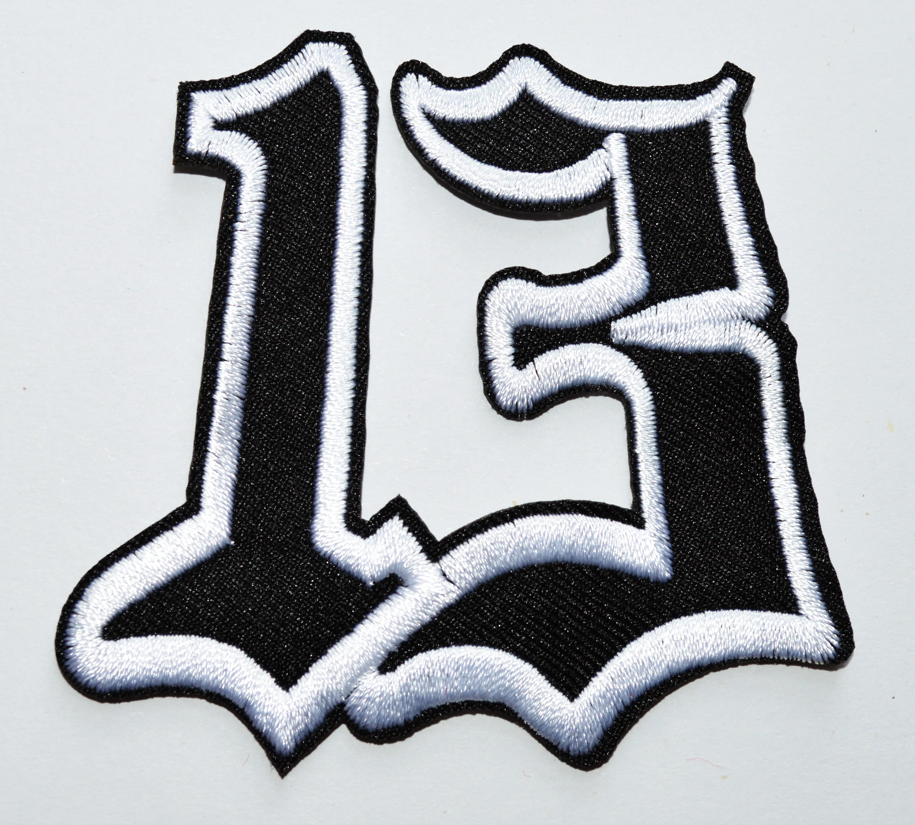 

1x EMBROIDERED IRON ON PATCH LUCKY 13 THIRTEEN NUMBER MOTOCYCLE T-SHIRT (Size is about 7.5 * 7 cm)