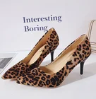 Осенние пикантные леопардовые женские туфли на высоком каблуке 8 см; Элегантные туфли для офиса женские туфли с острым носком и животным принтом