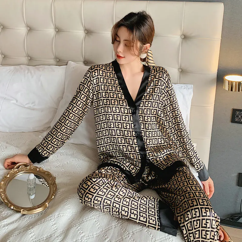 

Women's Nightgowns Polyester Material Fashion V Neck Design Silk Pajamas Ice Silk Long Sleeve Cardigan Pajama Set Women 2021 New