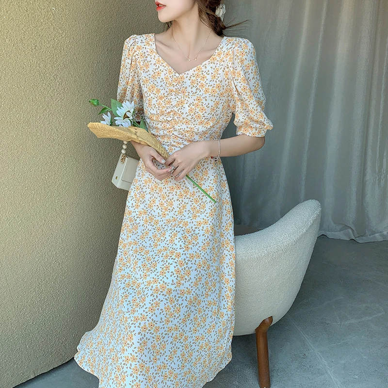 

Make new summer closed temperament backless hollow out French small hubble-bubble sleeve and fresh floral dress