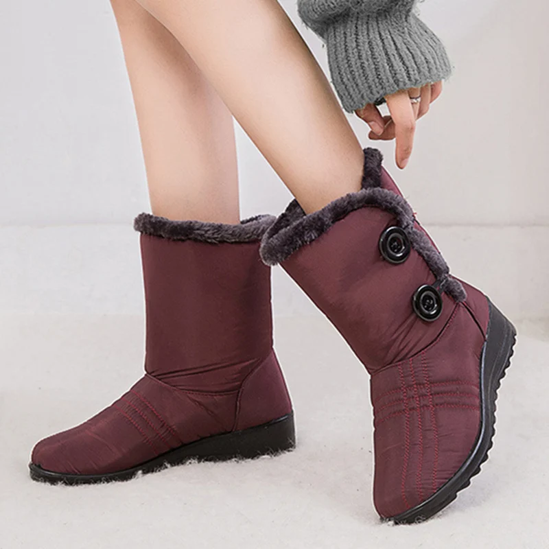 Женские ботинки зимние до середины икры теплые на меху танкетке женская зимняя
