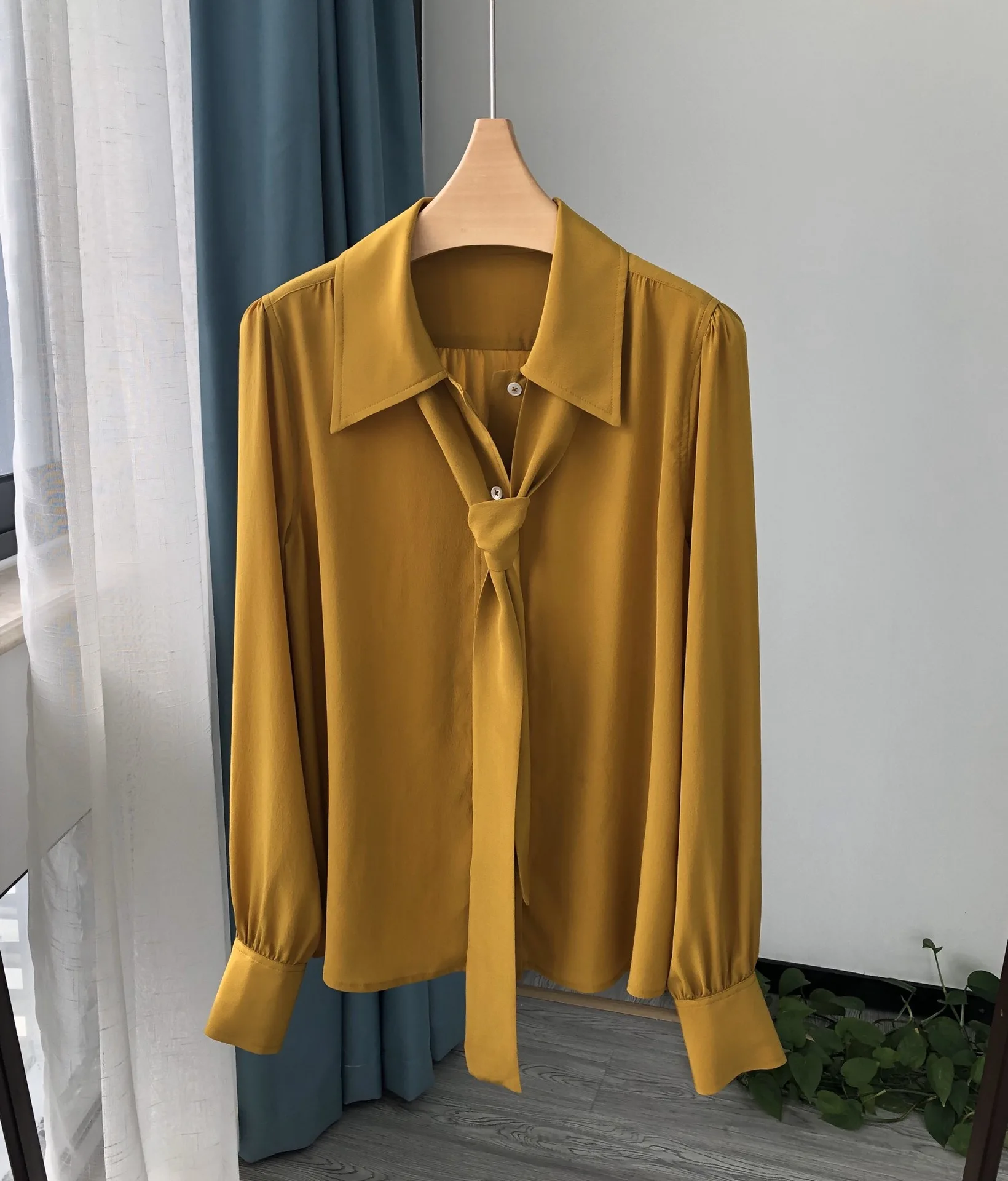 

French Retro Elegant Puff Sleeve Office Lady Ribbon Silk Shirt