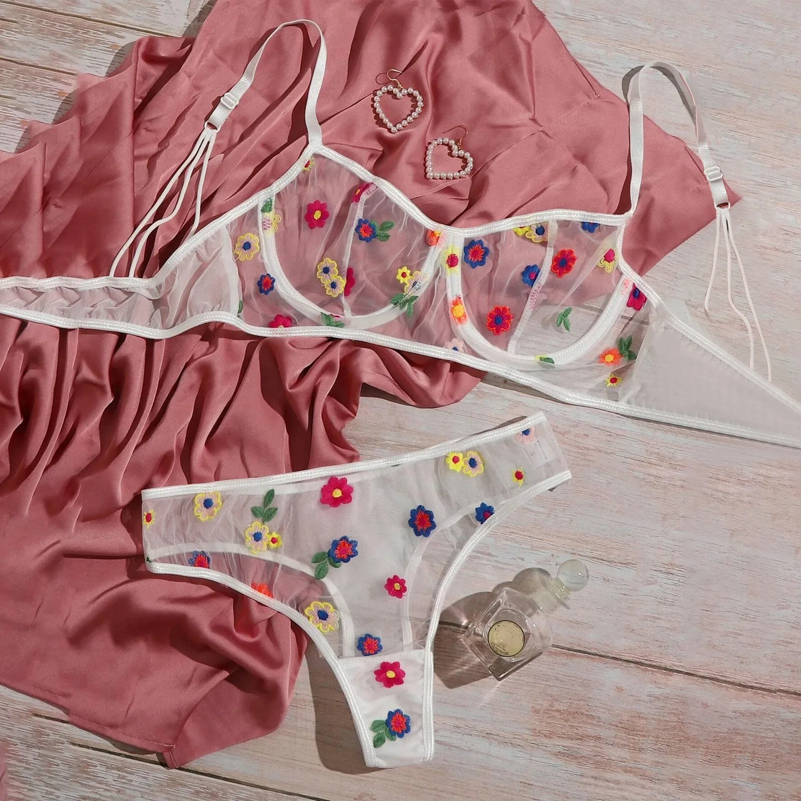 

New Embroidery Lace Flowers French Underwear Sexy Body Shaping Push Up Bra Set Romantic White Lingerie Bras and Panties Set