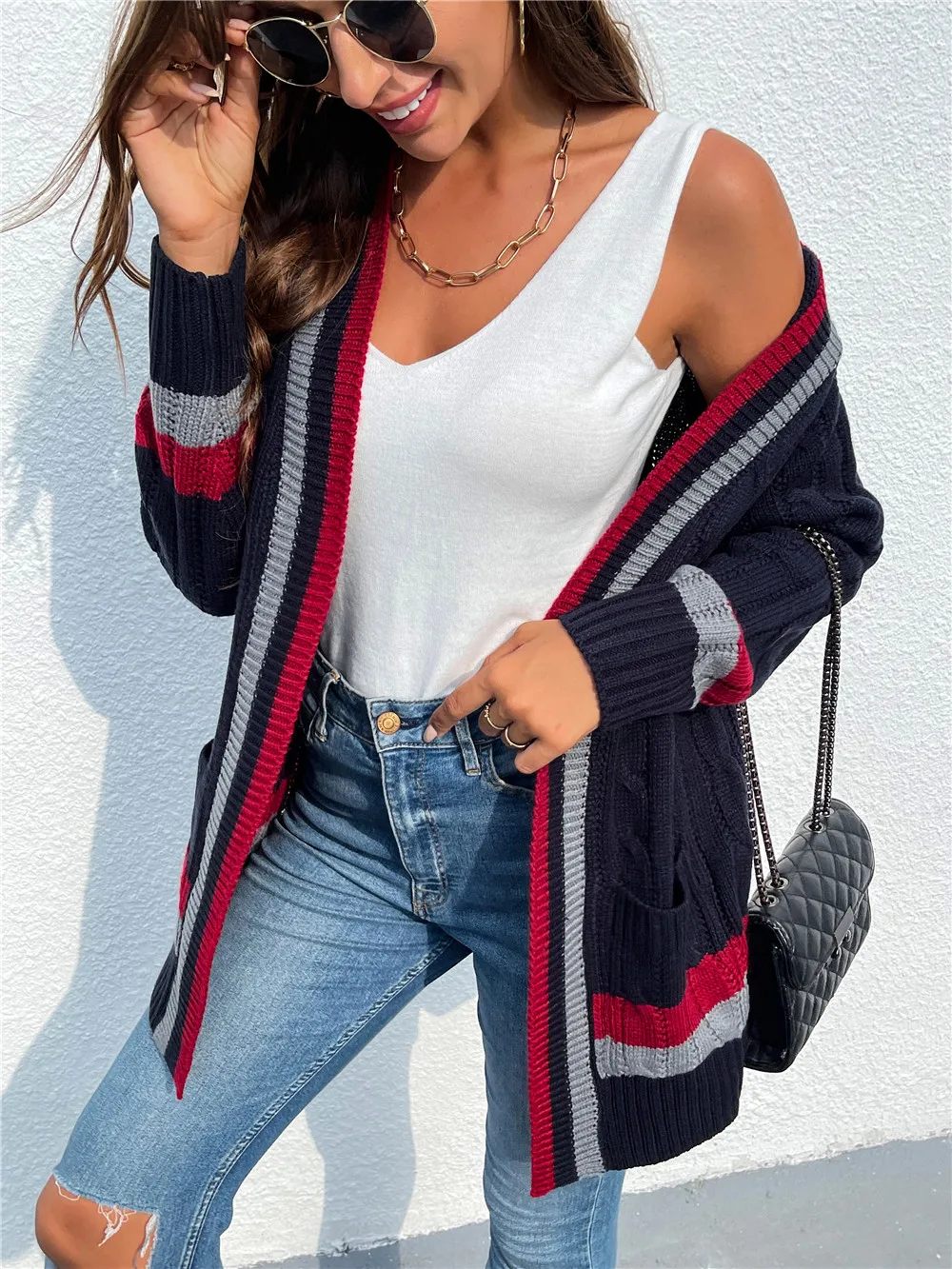 

Женский кардиган свободного покроя, повседневный трикотажный кардиган с длинным рукавом и полосками разных цветов, белый/черный, осень 2021