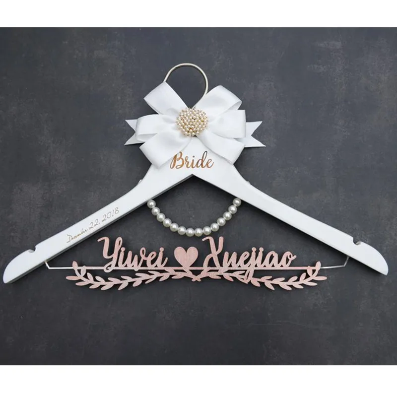 Гравированное для невесты вешалка костюмированной вечеринки с бантом