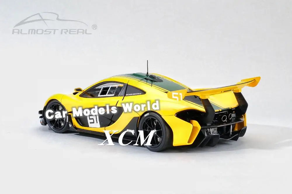 Литая под давлением модель автомобиля почти реальная P1 G T R 1:18 (желтый) + маленький