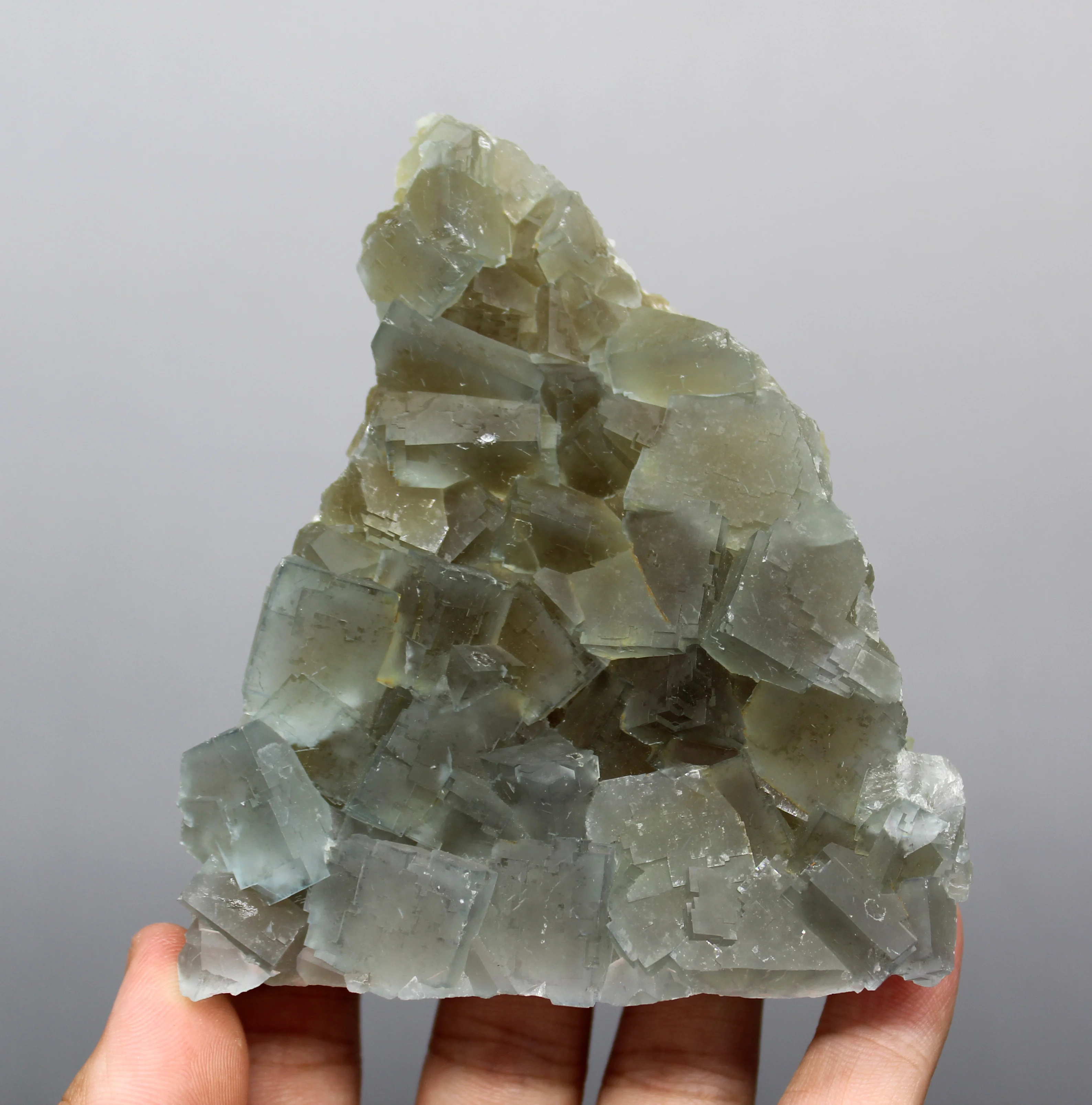 349 г натуральные Редкие светло голубые флюоритовые минеральные образцы камни и