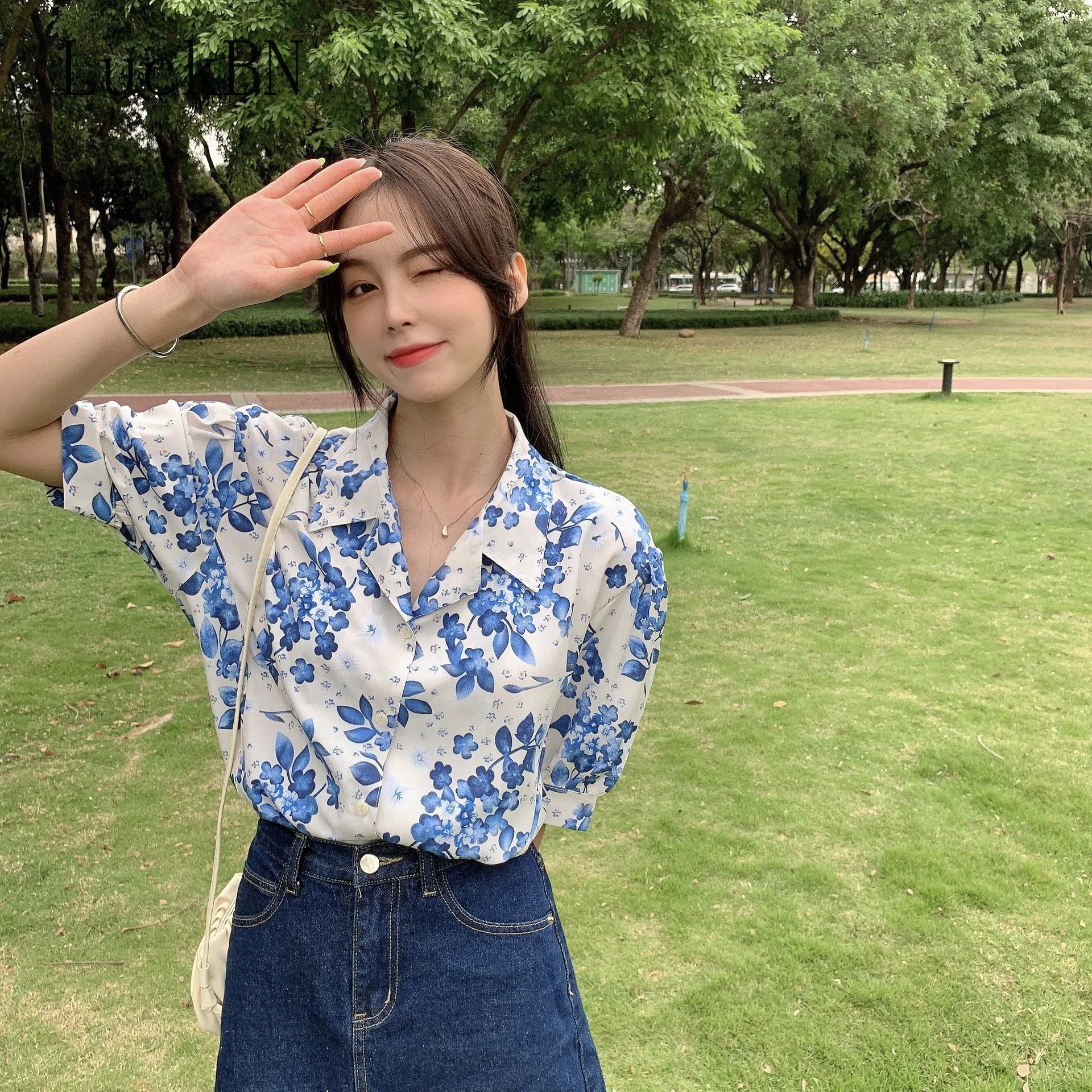 

Summer Suit Collar Puff Sleeve Blouse Loose Korean Retro Floral Shirt Button Ladies Shirt Women Clothing Women Shirts Blouses