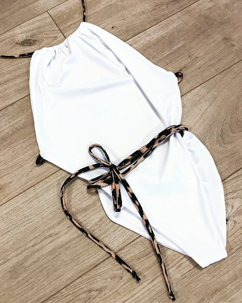 Однотонный Белый Цельный купальник с высокой горловиной открытой спиной новинка