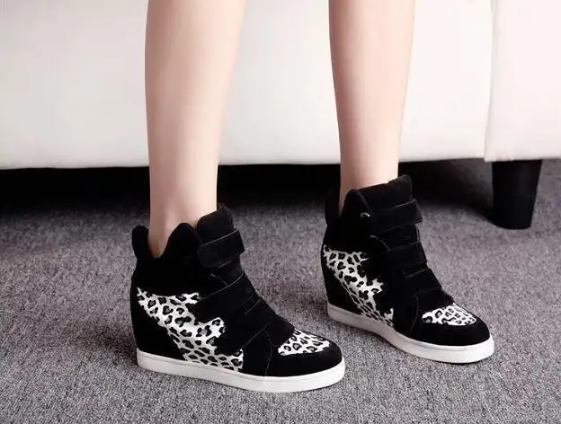 black leopard print Весенние женские ботинки из искусственной замши; кожаные ботинки на танкетке; обувь на скрытом каблуке; высокие Сникеры на каждый день; женские ботильоны - Цвет: black leopard print