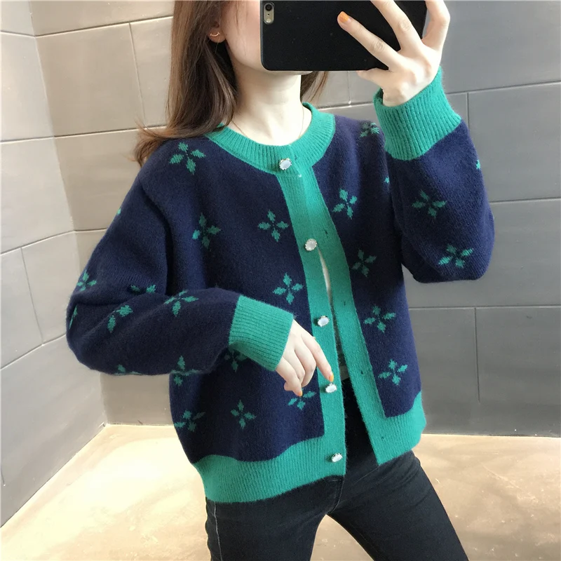 Кардиган трикотажный с круглым вырезом цветочным принтом |