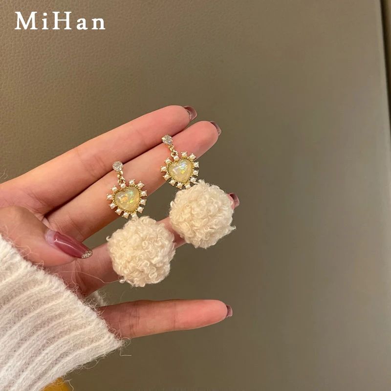 

Mihan S925 needle Women Jewelry Hairball Earrings Popular Design Green Resin Autumn Winter Style Drop Earrings For Women Girl
