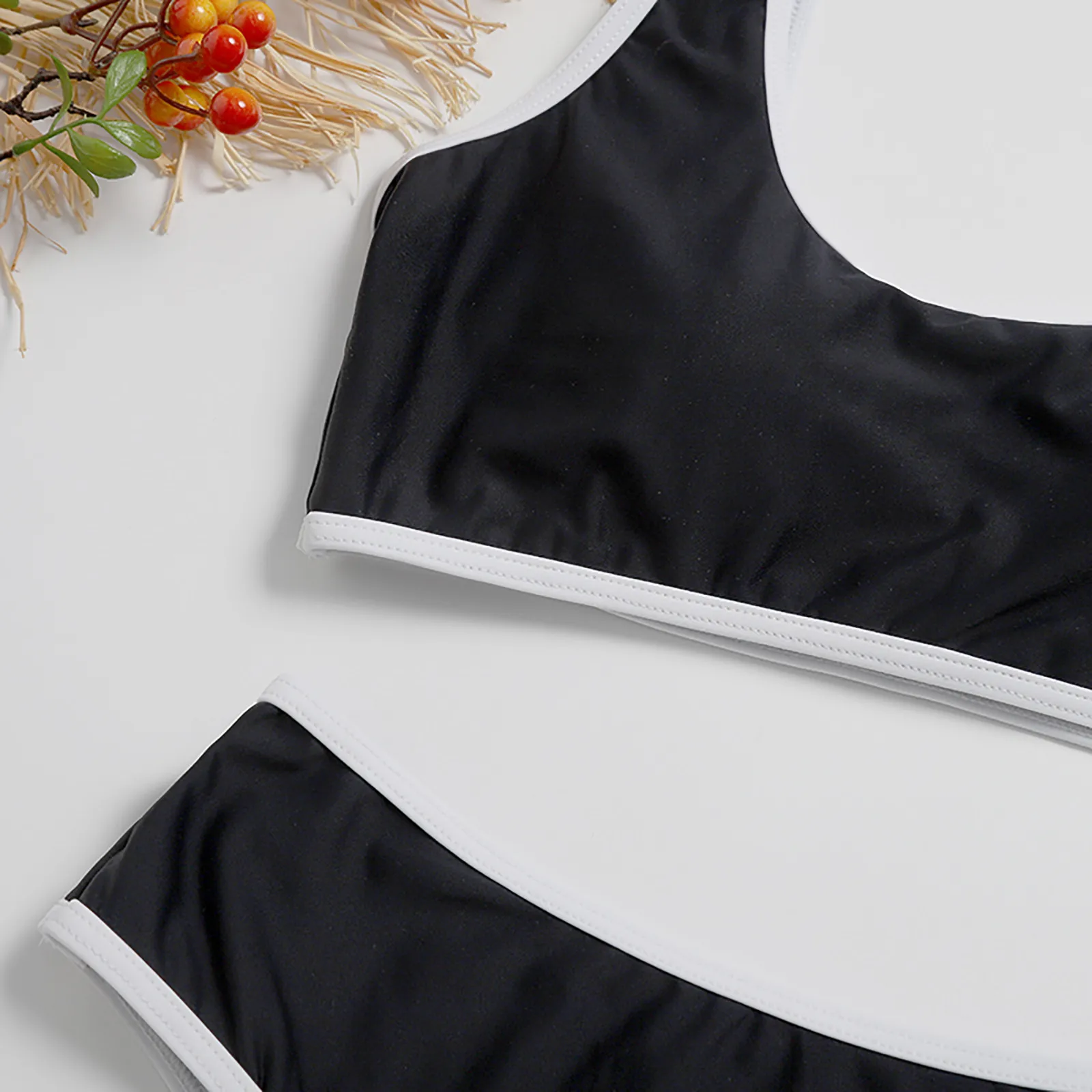 

Women's Sexy High Breast Contrast Gradient Split Bikini Set Swimsuit 2021