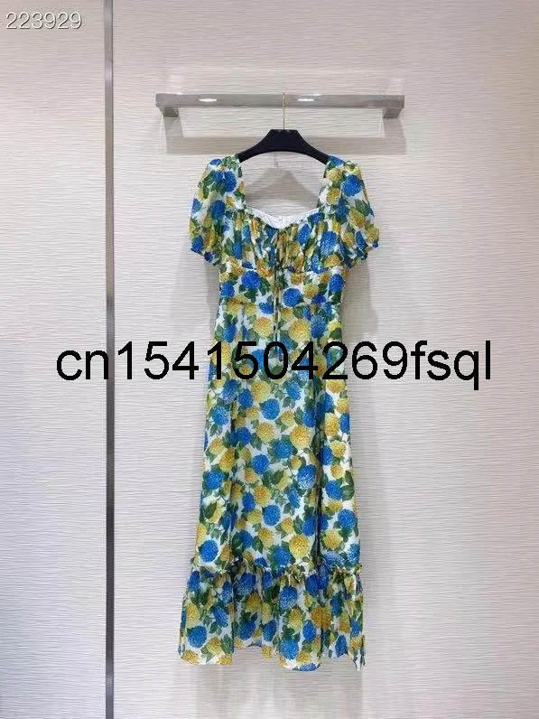 

Женское дизайнерское платье миди, элегантное праздничное платье Вечерние квадратным вырезом, коротким рукавом, цветочным принтом и оборка...