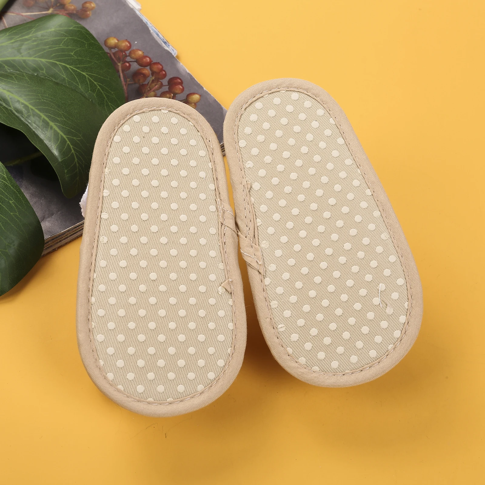 Босоножки для маленьких девочек нескользящая обувь на мягкой подошве однотонные