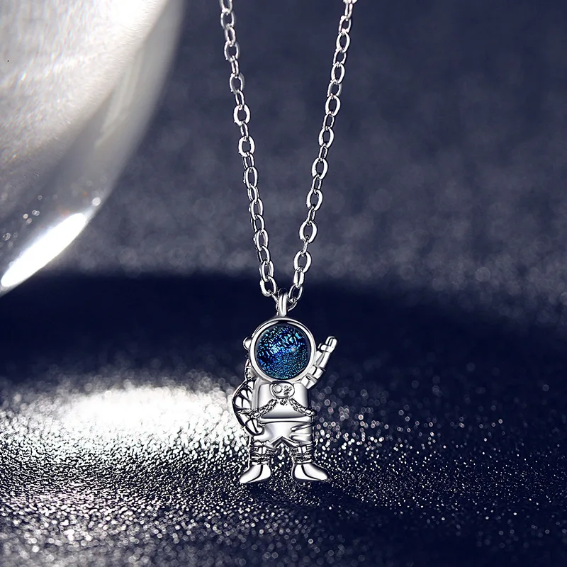 

Astronaut couple necklace female clavicle chain commemorative light luxury niche pendant fashion cartoon birthday gift