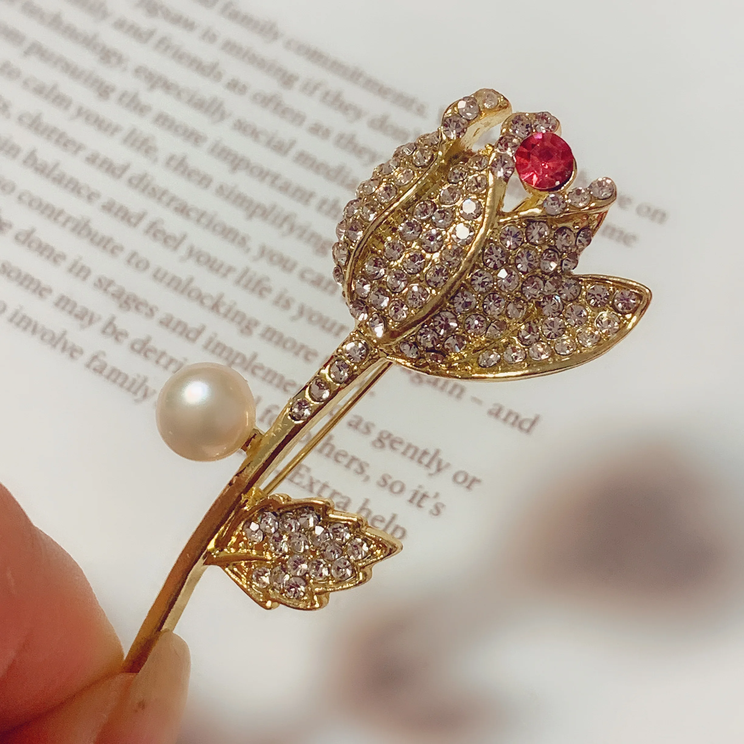 

Natural pearl brooch high-end gold corsage dress jacket sweater cardigan clip women's party wedding clothing jewelry accessories