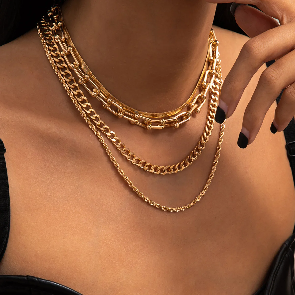 

European and American simple jewelry with multilayer tassels retro U-shaped buckle twist multi-element chain necklace for female