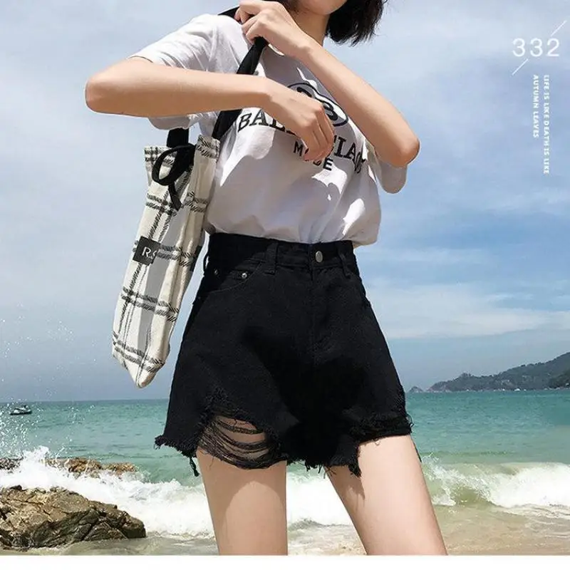 Женские повседневные джинсовые шорты 2020 новые корейские с дырками женские