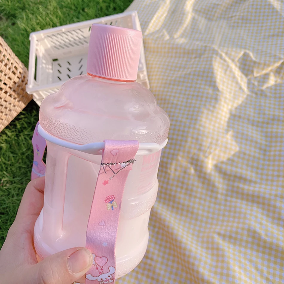 

Creative Mini Bucket Plastic Water Bottle BPA Free Simple Personality Crossbody Kettle Cute Bear High Capacity Drinking Cups