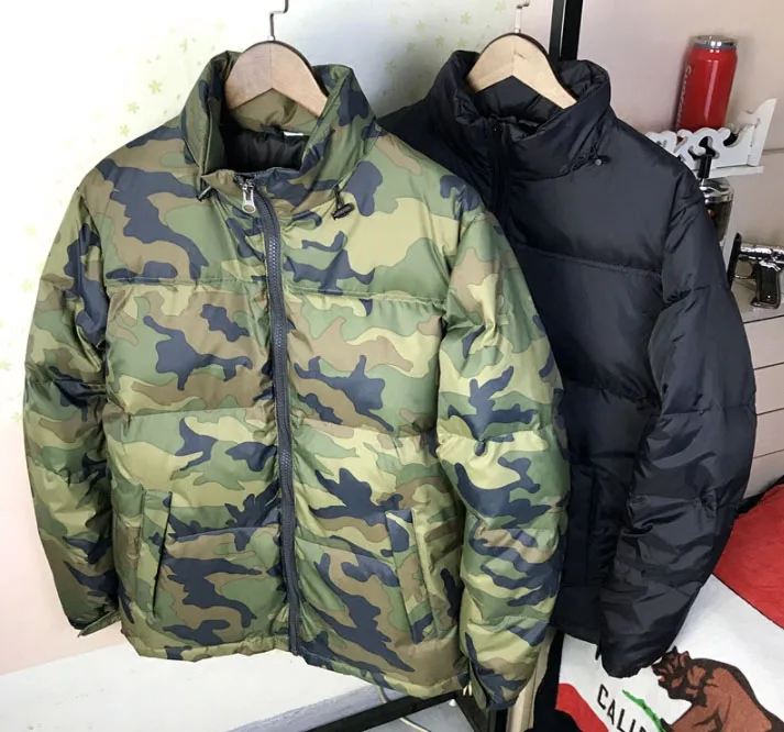 Мужское короткое пальто на утином пуху черная зимняя одежда с камуфляжным