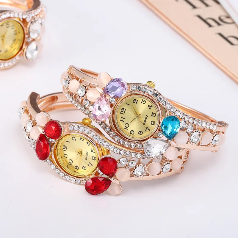 

Fashion trends Watch for women luxury Explosions Fashion Diamond Cat's Eye Trend Personality Quartz Watch Bracelet Watches