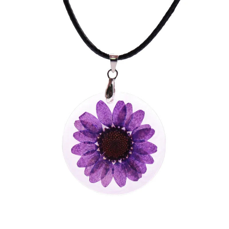 Ожерелье ручной работы в стиле бохо из прозрачной смолы с сушеными цветами и