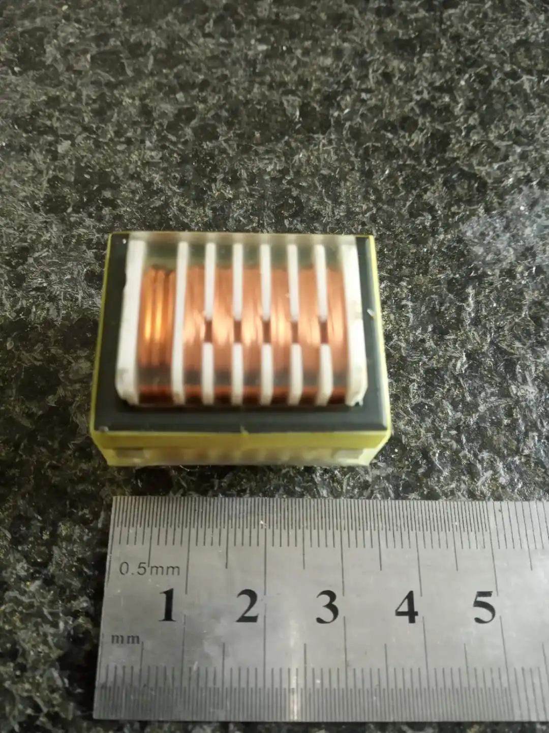 

Маленький трансформатор 60 напряжений