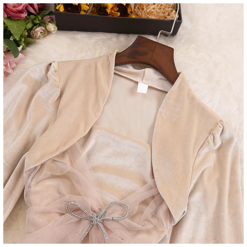

Autumn New Niche Velvet Blouse Women's Nipped Waist Square Collar Mesh Patchwork European Style Slim Shirts Fenale Tops LL1006