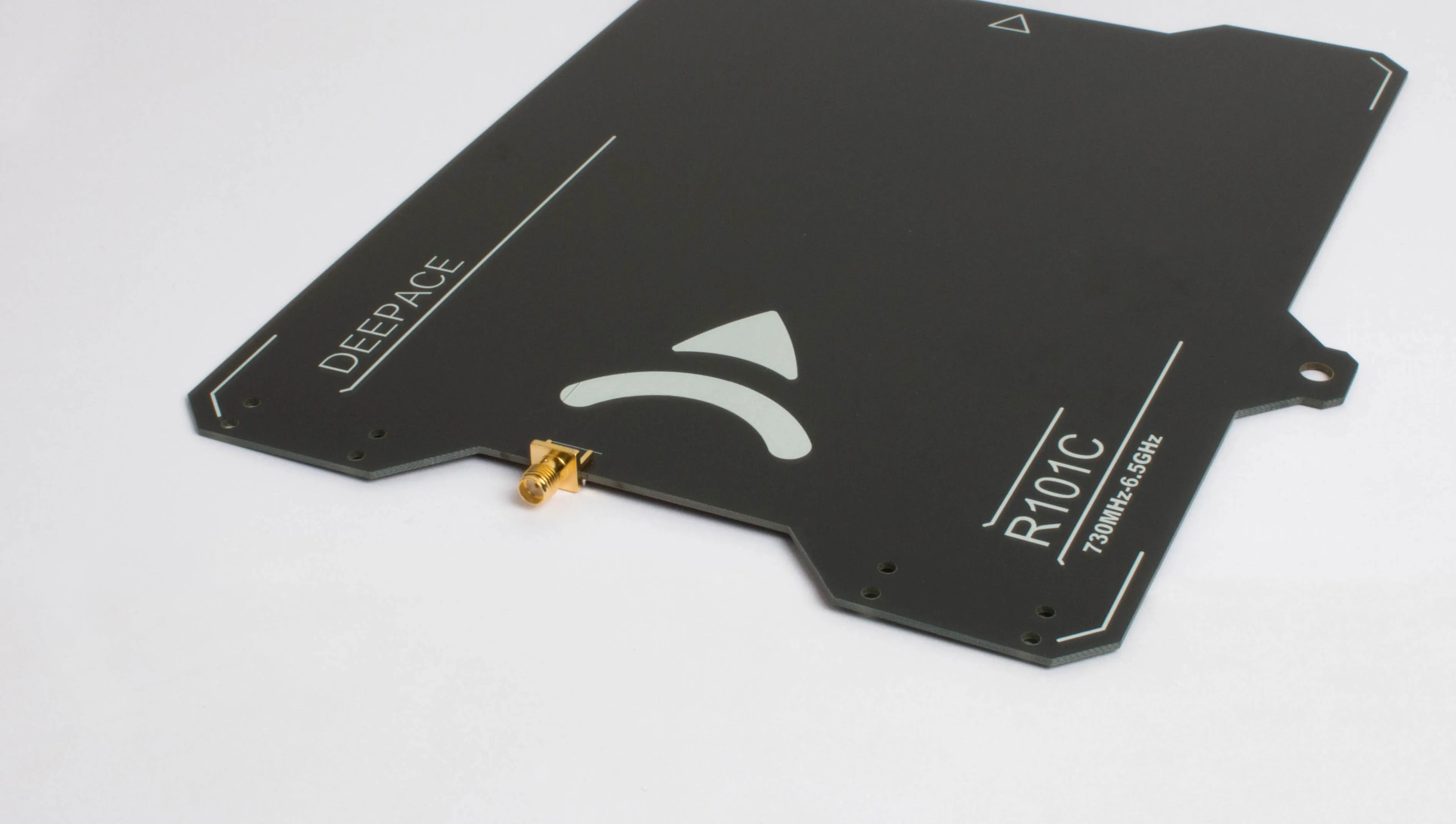 

R101C 6.5GHz Wideband Directional Antenna UWB High Gain Ads-b Antenna