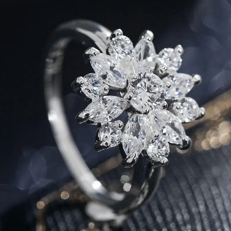 Фото Лидер продаж кольцо с инкрустированным цветком в новом стиле блестящее
