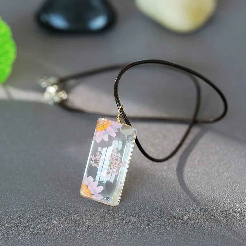 Ожерелье из натурального камня с белыми кристаллами ожерелье разноцветных