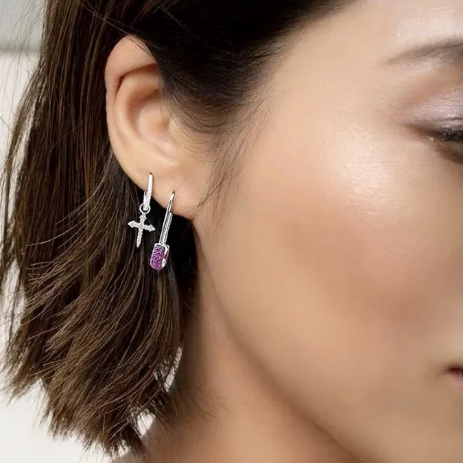 Новые маленькие высококачественные асимметричные серьги с крестом микро набор