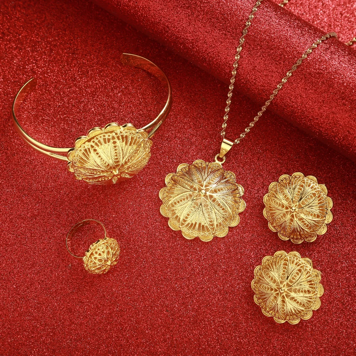 Комплект из колье и серёг с подвеской в виде эфиопского цветка