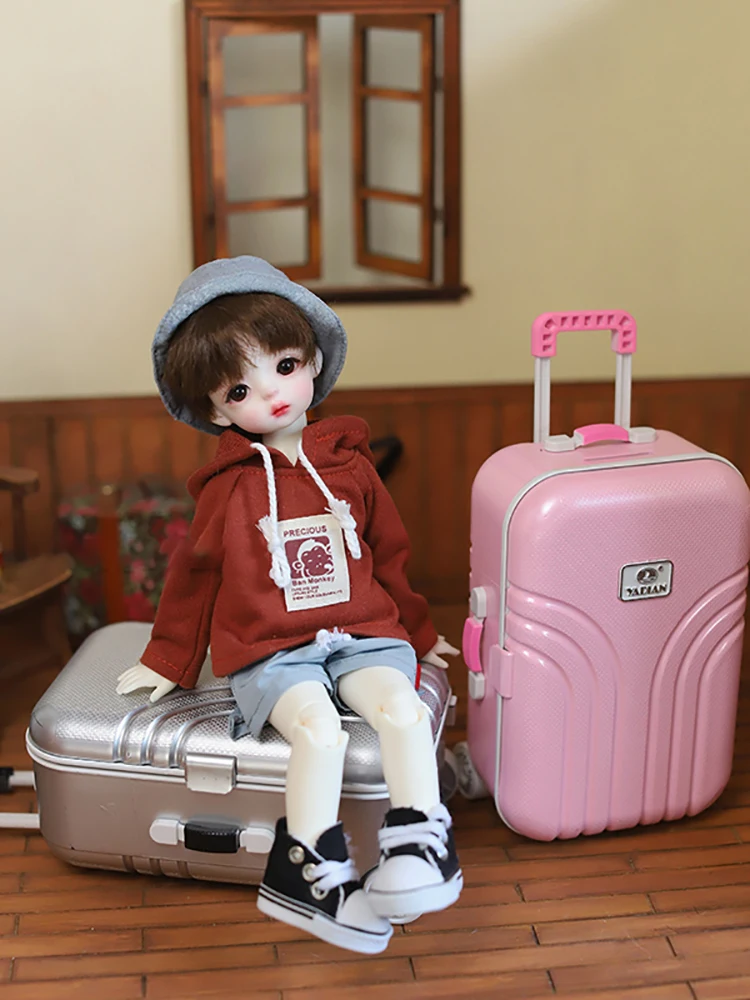 

[Free Shipping] 1-6 1-4 Size MDD Giant Baby BJD Small Cloth Blythe Baby With Mini Props Furniture Suitcase Trolley Luggage