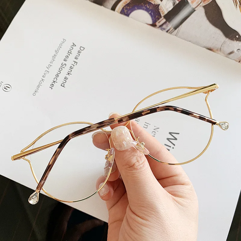 New Literary Glasses for Men and Women Retro Flat Mirror Metal Hollow Thin Legs Myopia Frame Temperament | Аксессуары для одежды